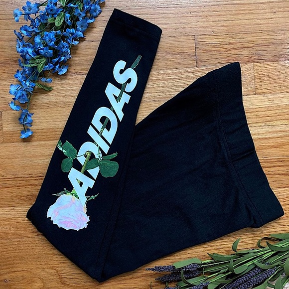 💥NWOT💥Adidas Rose Logo Leggings 💕🌹 - Picture 1 of 5
